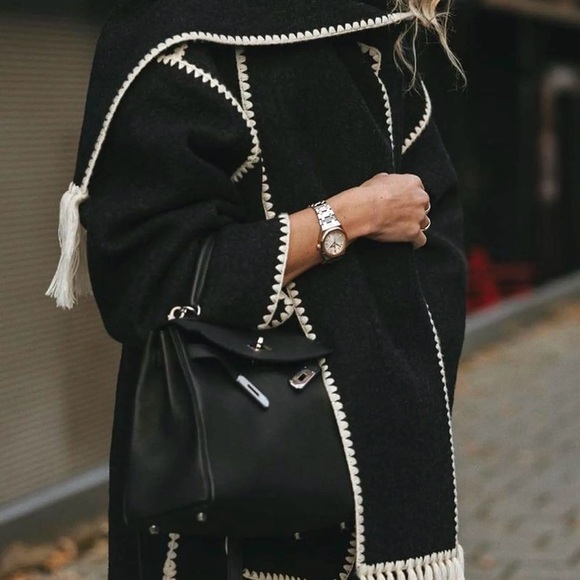 J.ING Black Cape with Cream Detailing🖤NWT🖤 perfect for Winter - Picture 2 of 9